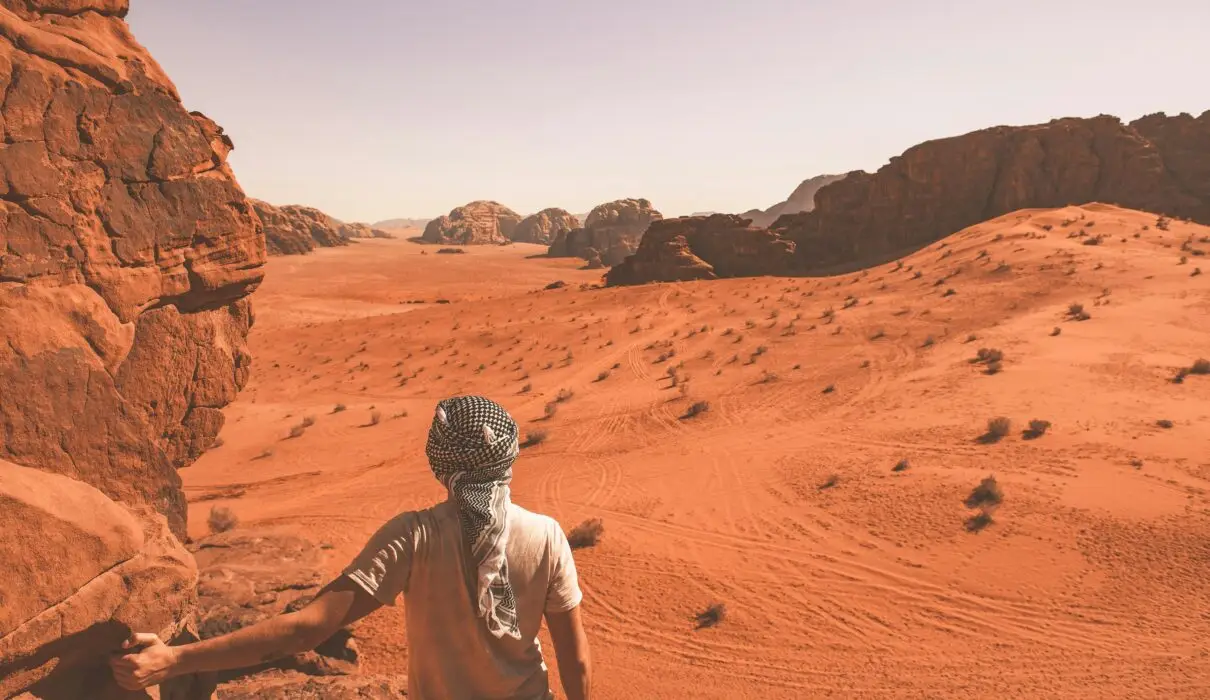 Tourists staying safe while traveling during a heat advisory in a hot destination