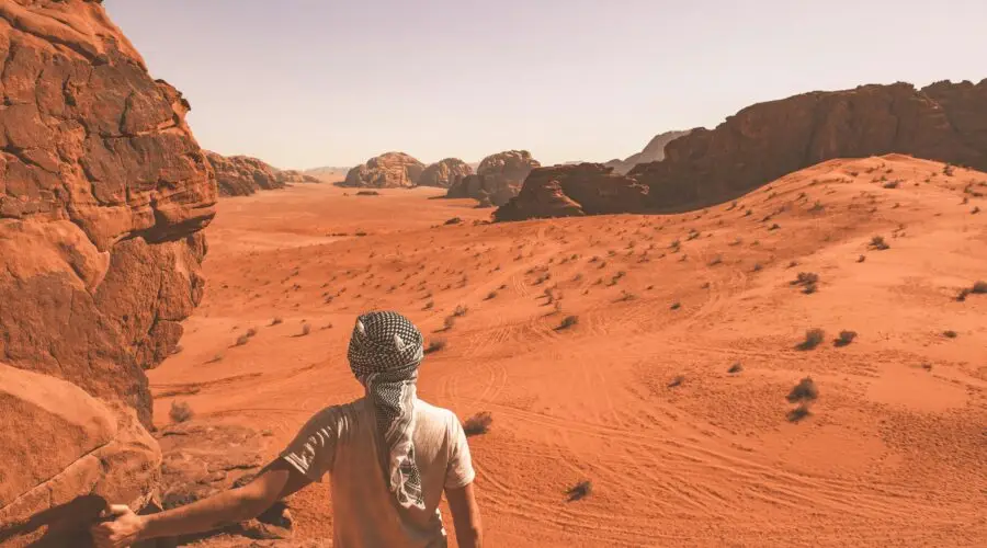 Tourists staying safe while traveling during a heat advisory in a hot destination